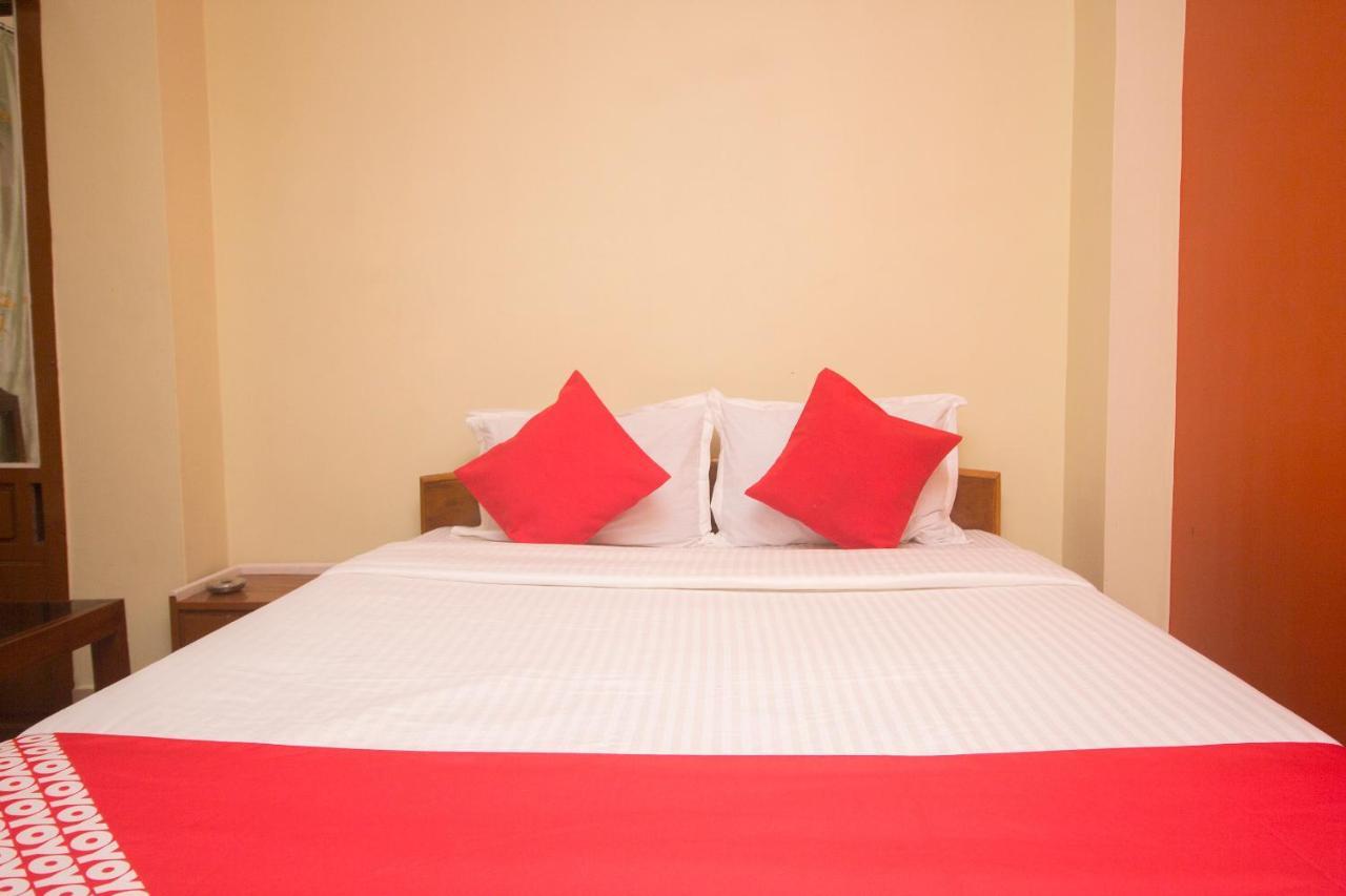 Oyo 48133 Hotel Payel Māldah Extérieur photo
