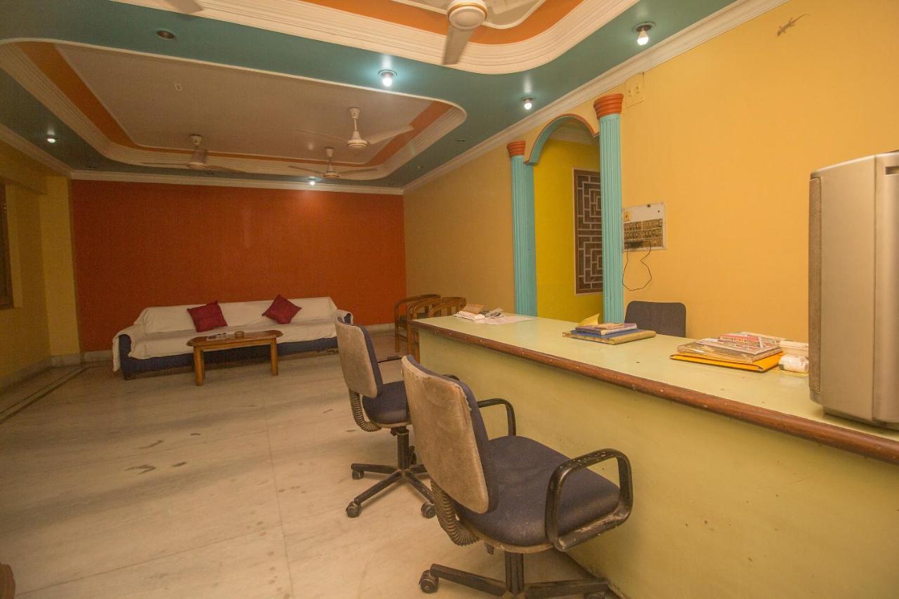 Oyo 48133 Hotel Payel Māldah Extérieur photo
