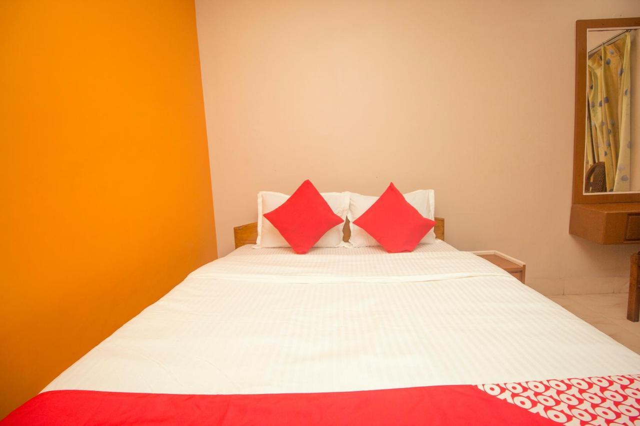 Oyo 48133 Hotel Payel Māldah Extérieur photo