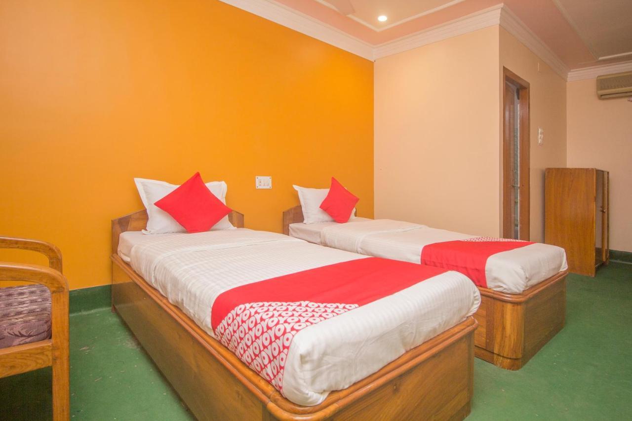 Oyo 48133 Hotel Payel Māldah Extérieur photo
