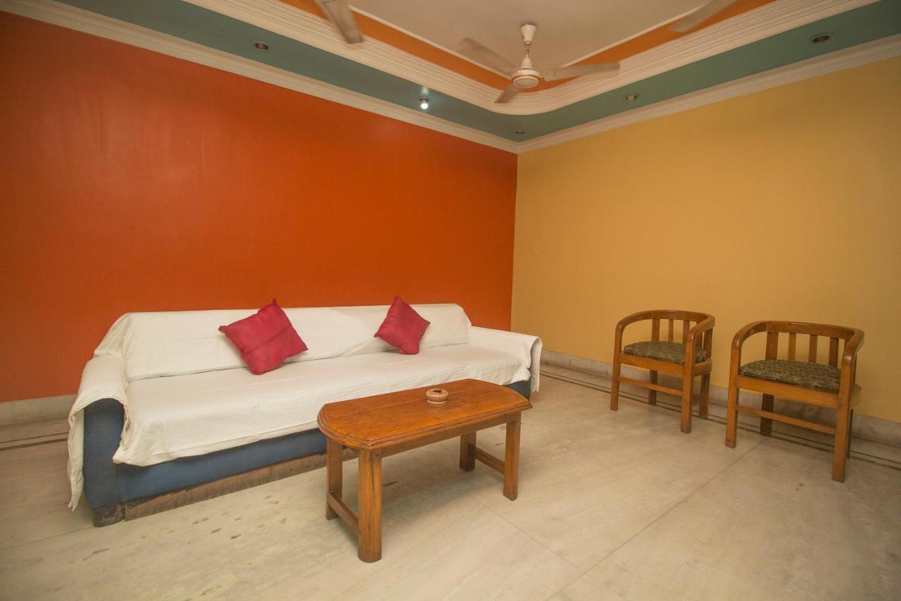 Oyo 48133 Hotel Payel Māldah Extérieur photo